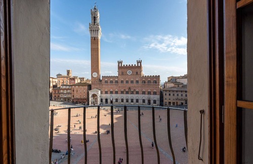 Siena Historical Center Apartment | Historical Studio with 2 balconies on Piazza del Campo and lift in Siena