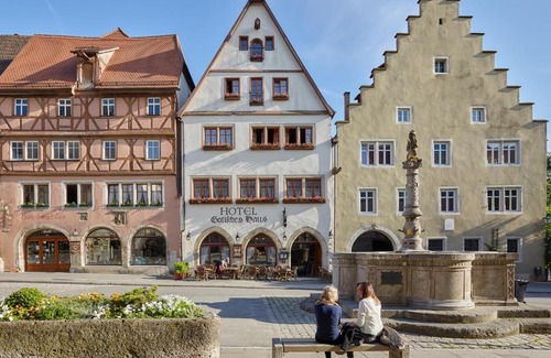 Rothenburg Old Town House | Historik Hotel Gotisches Haus garni