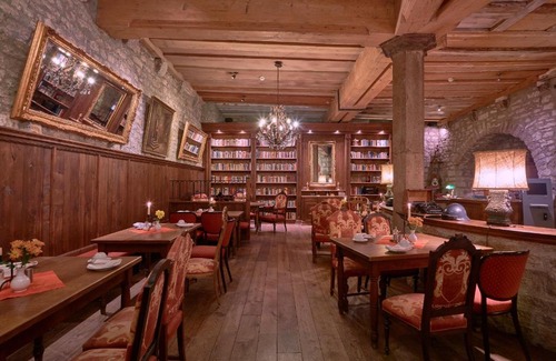 Rothenburg Old Town House | Historik Hotel Gotisches Haus garni