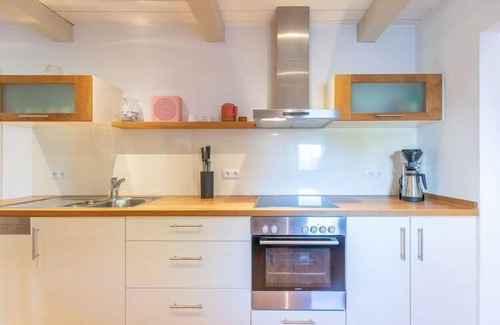 Hauert House | Historisches Reetdachhaus in ruhiger Lage