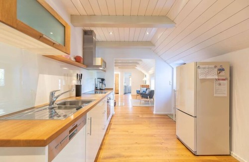 Hauert House | Historisches Reetdachhaus in ruhiger Lage
