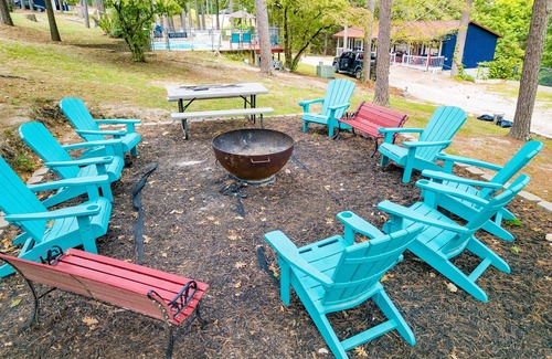 Branson Condo | Hit a Home Run with Family Fun!Resort hot tub open