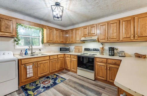 Hiawassee House | Hiwassee River Gem w/Huge Decks: Great for Groups
