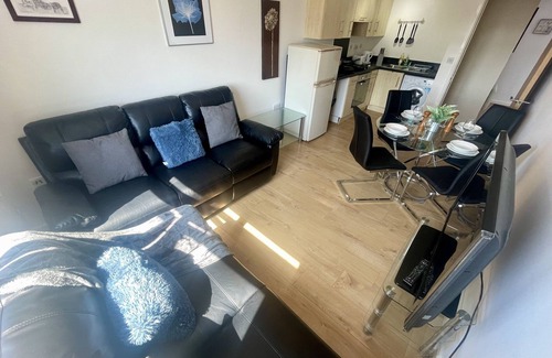 Swindon Apartment | HK Life Serviced Apartment, City Centre