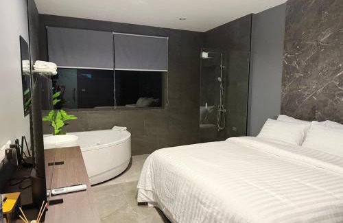 Ratchadaphisek Hotel | HK Villa Resort