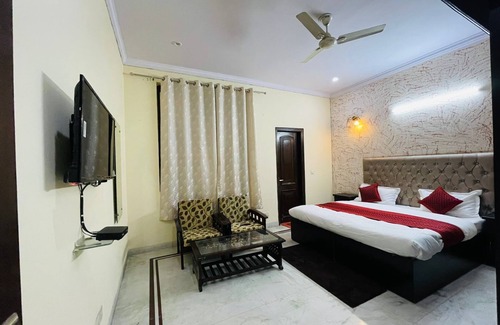 Noida Bed & Breakfast | HM Palace Noida,