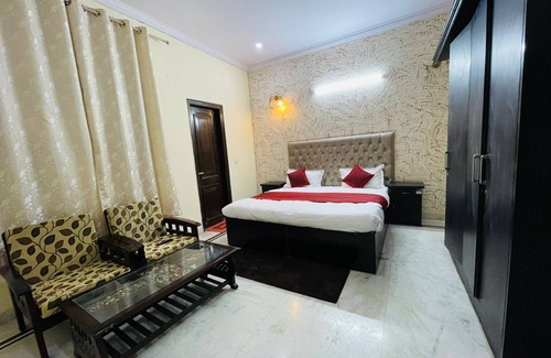 Noida Bed & Breakfast | HM Palace Noida,