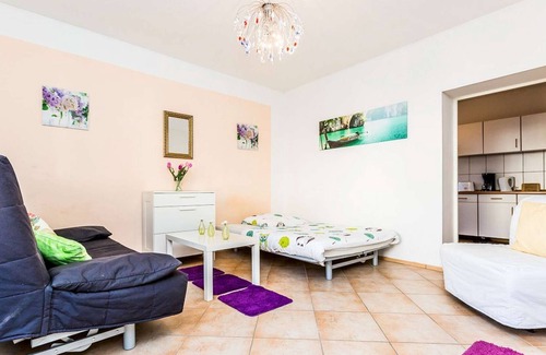 Troisdorf Apartment | HÖ01 large apartment with dryer and washing machine