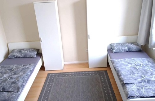 Leverkusen Apartment | HÖ01 large apartment with dryer and washing machine