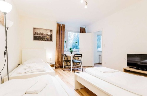 Solingen Apartment | HÖ01 large apartment with dryer and washing machine