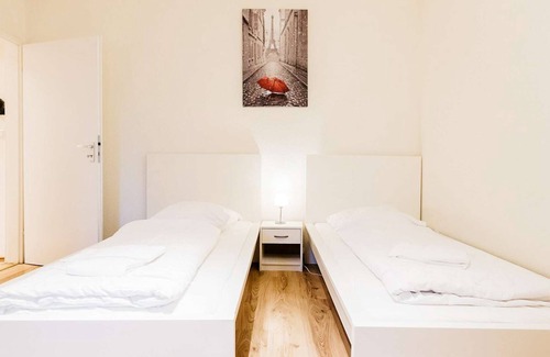 Solingen Apartment | HÖ01 large apartment with dryer and washing machine