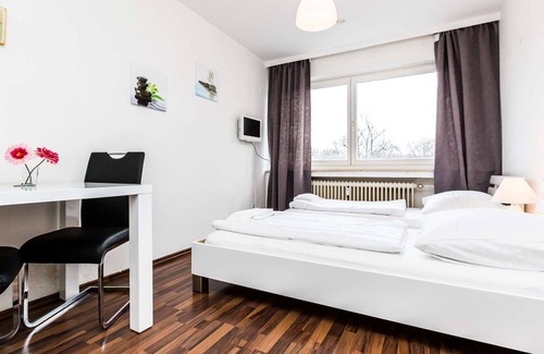Vingst Apartment | HÖ01 large apartment with dryer and washing machine