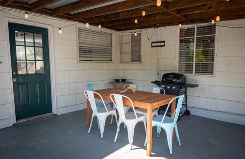 Crestline Heights House | Hoadley Home-Groups/Pets/Games/FastWiFi/Workspace