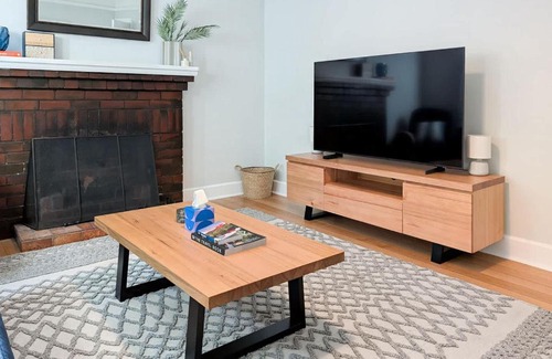 Hobart Central Business District House | Hobart City Life With Parking and Wifi