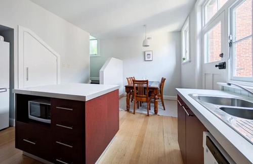 Hobart Central Business District House | Hobart City Life With Parking and Wifi