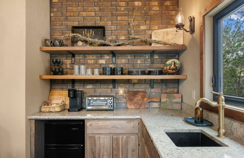 Fredericksburg Cabin | Hobbit House - Hot Tub - BBQ - Wifi - Fredericksburg