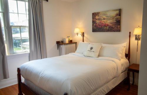 Kingston Bed & Breakfast | Hochelaga Inn
