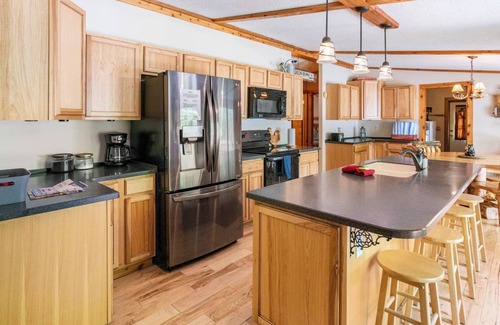 South Bloomingville Cabin | Hocking Hills Getaway w/Hot Tub, Fireplace & 20 Private Acres. Pet-Friendly!