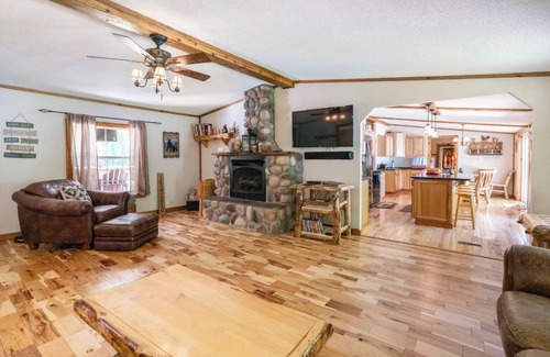 South Bloomingville Cabin | Hocking Hills Getaway w/Hot Tub, Fireplace & 20 Private Acres. Pet-Friendly!