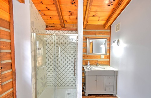 Laurelville Cabin | Hocking Hills, Tar Hollow, Cell Service, Starlink Highspeed Int.& WiFi,& Hot Tub