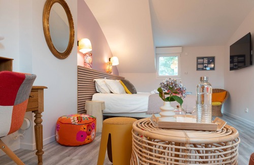 Ploeren Bed & Breakfast | 'Hoëdic' Room with Shared Terrace, Wi-Fi and Air Conditioning