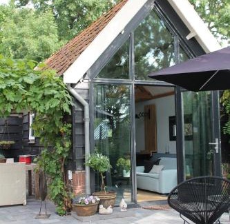 Woudrichem Apartment | Hoeve Altena Barn-House