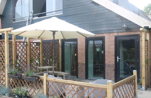 Woudrichem Apartment | Hoeve Altena Barn-House