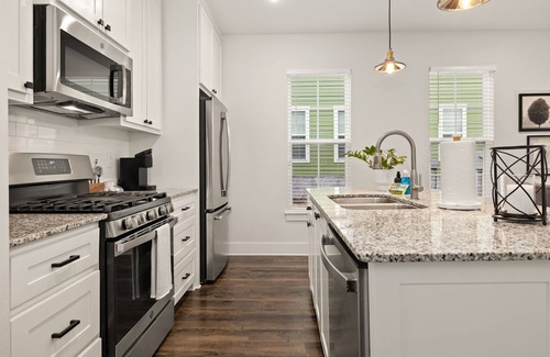 Fayetteville House | Hog Haven - 2 mi to UofA 1 mile to Downtown