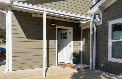 Fayetteville House | Hog Heaven | 4 wooded Acres, 10 minutes from UofA!