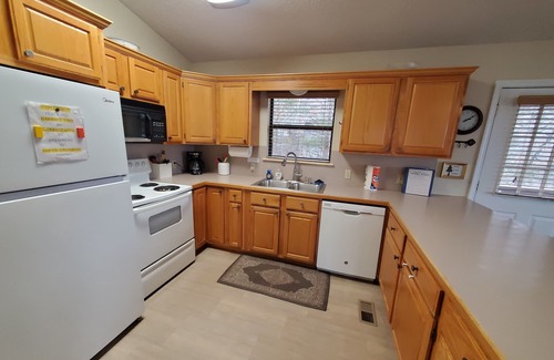 Lost Bridge Village House | Hojo's-Lakefront-Lakeview Home in a Private Setting-Marina Nearby-Community Pool