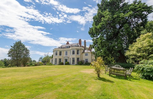 Hadleigh House | Holbecks House by Group Retreats