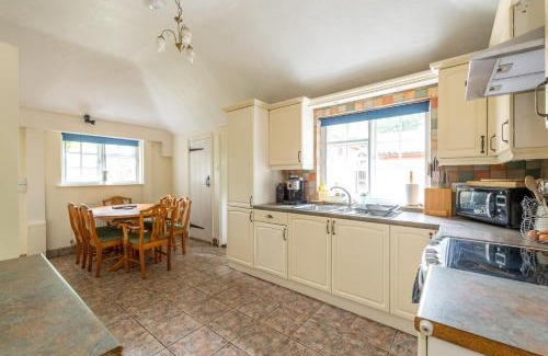 Hadleigh House | Holbecks House by Group Retreats