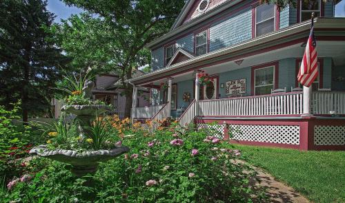 Colorado Springs Bed & Breakfast | Holden House 1902 Bed & Breakfast Inn