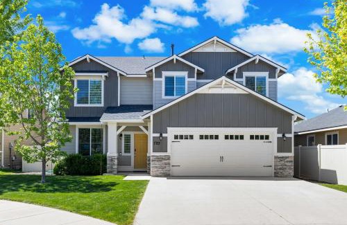 Northwest Boise City House | Hole In One Place W Jacuzzi - Ping Pong And Darts