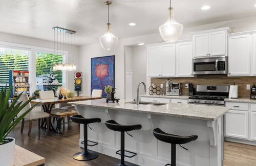 Northwest Boise City House | Hole in One Place with Jacuzzi. 4 Bedrooms 1 King and 3 Queens with Ping Pong - Darts - Slots Machines and Game Room. With 4 comfortable bedrooms, 2.5 bathrooms, an office, a bonus game/workout room, and a cozy outdoor s space to relax in the Jacuzz
