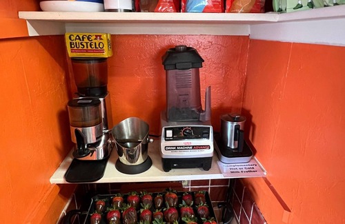 Columbus House | Hole in the Wall Getaway - USA/MEXICO Border Bed & Breakfast