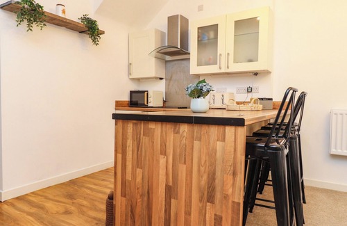 Bont Newydd Cottage | HOLE IN THE WALL, romantic, country holiday cottage in Caernarfon