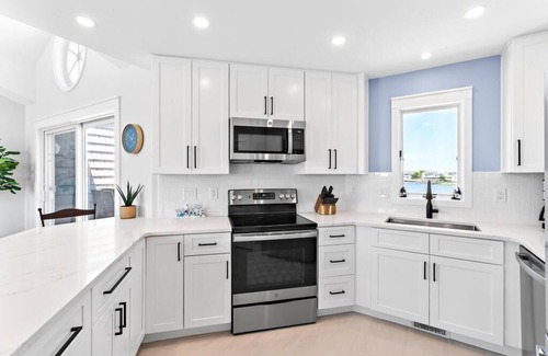 Holgate House | Holgate LBI Direct Bayfront 3 Bedroom Townhome with Pool