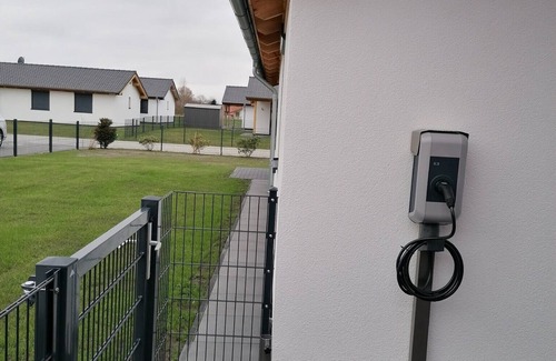 Butjadingen House | Holiday Home 'Ferienhaus Nordwind G3 Premium' with Private Terrace, Private Garden and Wi-Fi