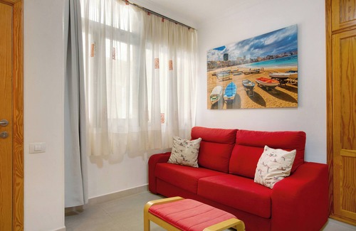 Las Palmas de Gran Canaria House | Holiday Home 'Studio Beach apt Las Canteras Beach' with Wi-Fi