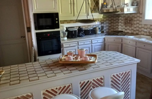 Saint-Christophe-de-Double House | Holiday Home 'Colette' with Private Terrace and Garden