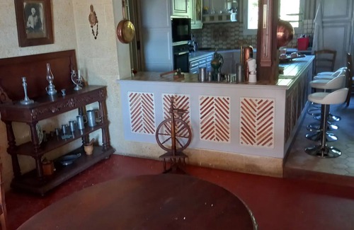 Saint-Christophe-de-Double House | Holiday Home 'Colette' with Private Terrace and Garden