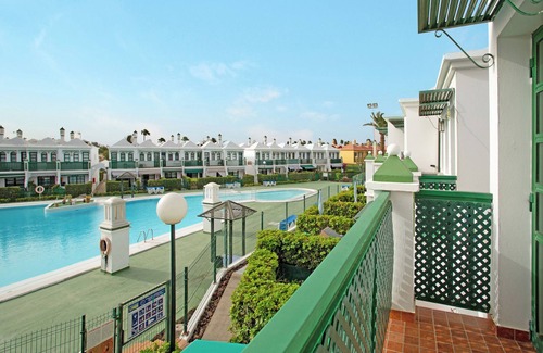 Campo Internacional Maspalomas Apartment | Holiday Home Dunaflor Gemelo 1 with Shared Pool, Terrace & Wi-Fi