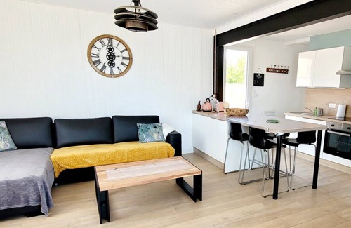 La Faute-sur-Mer House | Holiday Home 'Maison La Guitoune Fautaise' with Terrace, Air Conditioning