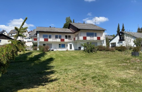Schoenwald House | Holiday Home 'Gutach' with Mountain View, Shared Garden and Wi-Fi