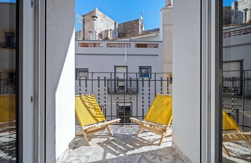 Sant Carles de la Rapita House | Holiday Home 'Ca La Rápita' with Balcony & Wi-Fi