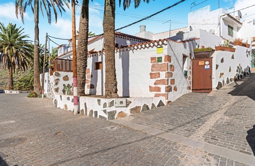La Sorrueda House | Holiday Accommodation "La Escuela" with Wi-Fi