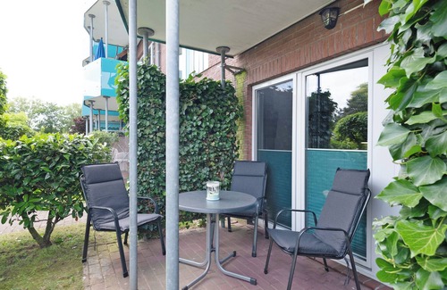 Dorumer Neufeld Apartment | Holiday Apartment 12 in Haus Borkum with Private Terrace and Wi-Fi