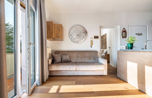 Assenza Apartment | Holiday Apartment "Assenza" with Lake View & Balcony