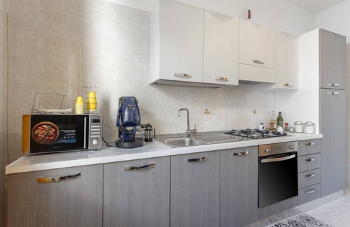 Contessa Entellina Apartment | Holiday Apartment "Contessa Vacanze Byron" with Mountain View, 2 Balconies and Wi-Fi